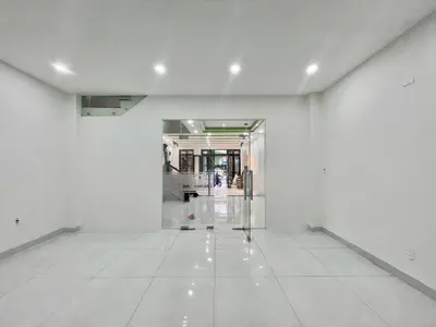 나트랑 서쪽(푸억하이) 4침실 주택 임대 – 층당 90m² – 월 2,500–2,700만 VND