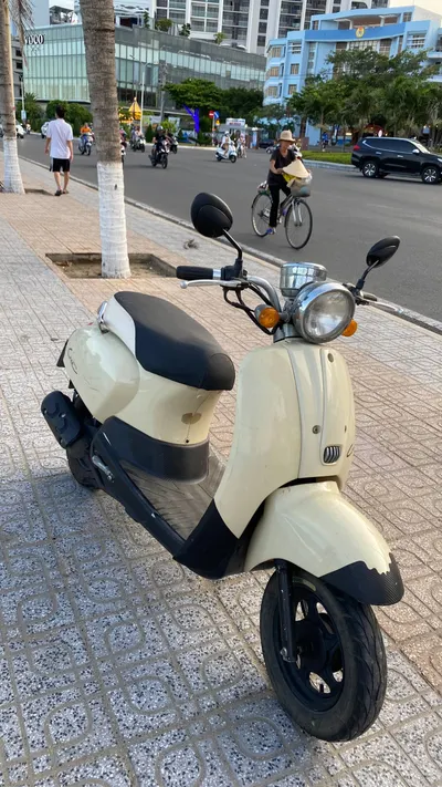 CREA 50cc 踏板车 2019年 – 奶油/黄色，行驶里程21,000公里，包含蓝卡