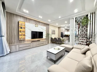 Красивый трёхэтажный дом в аренду в KĐT Mỹ Gia (пакет 8), Вĩnh Thái – 300 м², 3 спальни, 4 ванные, полная меблировка, двор, терраса, бассейн, охрана 24/7 – 30 млн VND/месяц