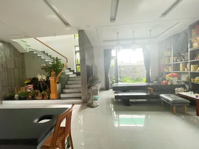Biệt thự 3 tầng cho thuê tại Khu Vĩnh Thái - Phía tây Nha Trang