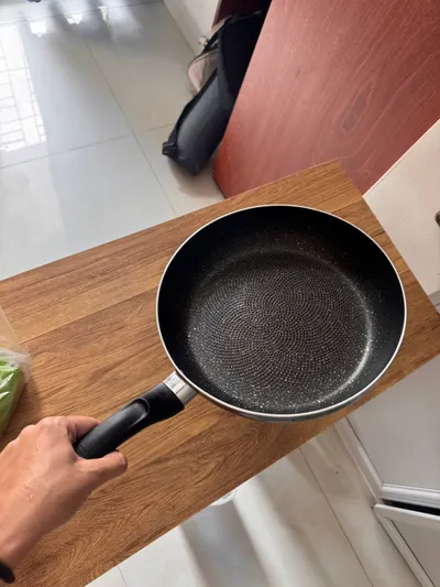 Thiết bị nhà bếp – Chảo, Ấm, Lò vi sóng