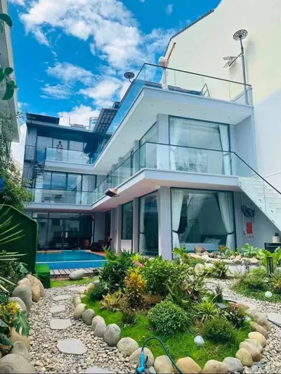 북나트랑 빌라 임대 – 350m² 수영장, 8개 침실 – 월 9천만 VND