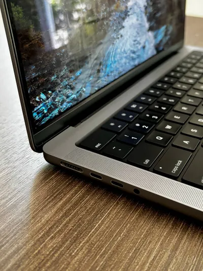 MacBook Pro M1 (2021) – 16GB RAM, 500GB SSD, Màn hình 14″ – Tình trạng tuyệt vời – 23 triệu VND