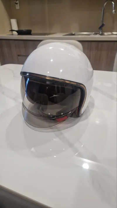 Helmets, Furniture & Kitchenware Bundle – Vacuum, Glasses, Vases