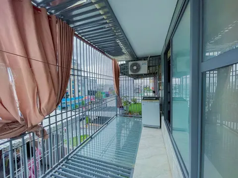 Studio Apartment at Vu Lang Street – 7.5M VND/Month, Balcony, Fully Furnished
