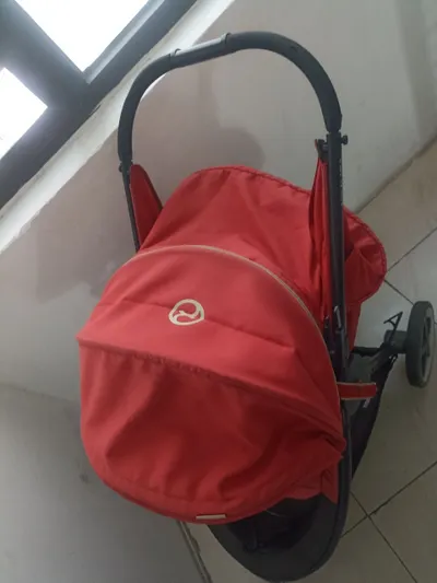 Cybex 유모차 – 바퀴 조정 및 후드 수리 필요