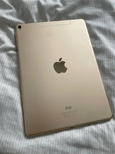 Продаю iPad Pro 9.7 дюйма, 128ГБ, золотой