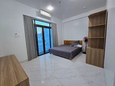 Studio Apartment at Vu Lang Street – 7.5M VND/Month, Balcony, Fully Furnished