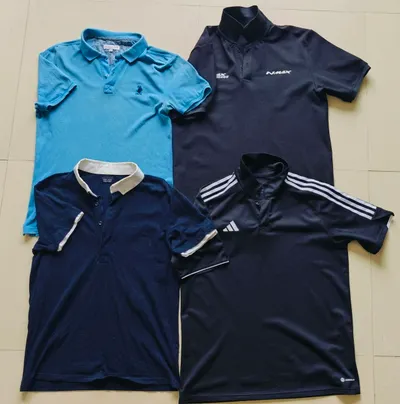 Giày Adidas, áo polo và mũ để bán