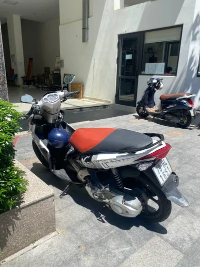 雅马哈Nouvo 133cc踏板车 – 白色和黑色 – 工作状态良好