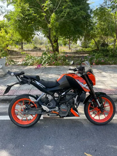 KTM Duke 200 摩托车 – 状况极佳，省油