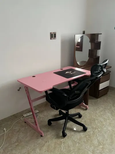 Bộ Bàn Máy Tính và Ghế – 750 nghìn VND, Lấy Hôm Nay Trước 23:00