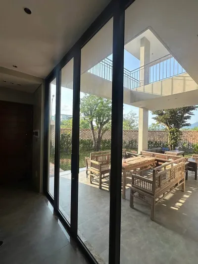 Villa 3 Phòng Ngủ Cho Thuê – Ngoại Ô – 400 m² – Cách Biển 18 Phút