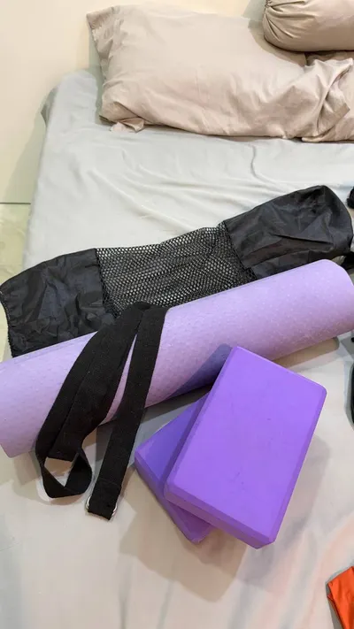 Lô nhiều mặt hàng: Túi xe máy Givi, trò chơi, bàn là, máy sấy, bộ yoga
