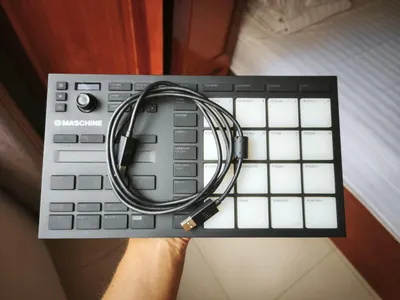 Native Instruments Maschine Mikro MK3 Drum Pad Controller – Used, Working, Encoder Issue
