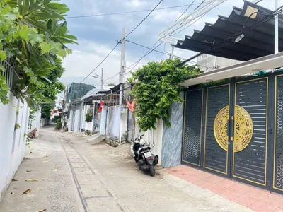 岘港北部出租房屋 – 距海滩2公里 – 月租1200万越南盾