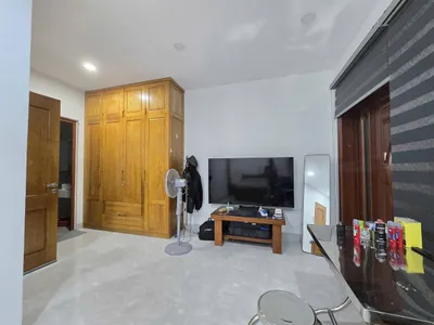 北岸芽庄出租5卧室房屋 - 距海滩约400米，配备齐全家具，每月2700万越南盾