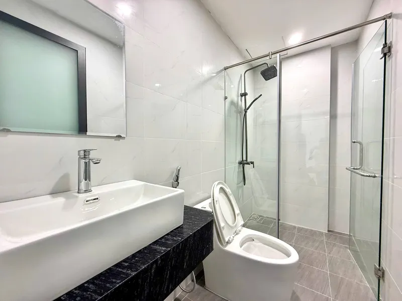 Cho thuê căn hộ 1 phòng ngủ cách biển 200m, phía bắc Nha Trang — 4/6