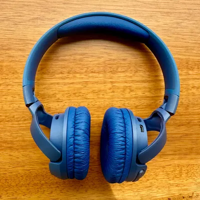 Беспроводные наушники JBL Tune 560BT – 600–650 тысяч VND