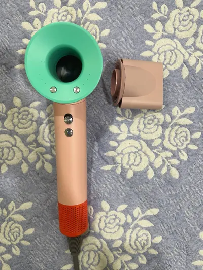 5件物品：短裤、吹风机、鞋、书、相册——共840,000越南盾