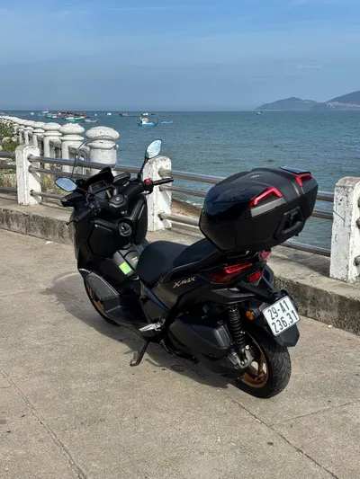 야마하 XMAX 300 스쿠터 – 2024년 10월, 30,000km, 미사용 상태