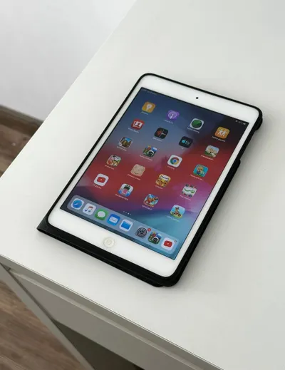 Продаю iPad Mini 2 – 32GB – Wi-Fi + 4G SIM – Хорошее состояние – С зарядкой и чехлом