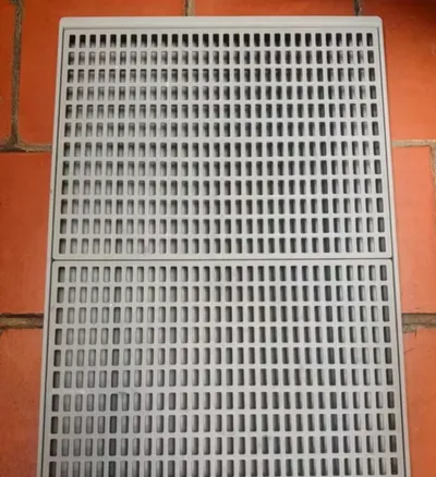 大号狗厕所托盘 XXL 带栅栏 – 105×68 厘米 – 灰色