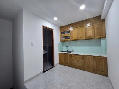 北岸芽庄出租5卧室房屋 - 距海滩约400米，配备齐全家具，每月2700万越南盾