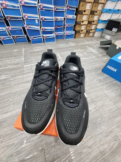 Giày Nike Vomero 18 Chạy Bộ – EUR 46, Hàng Mới Nguyên Hộp