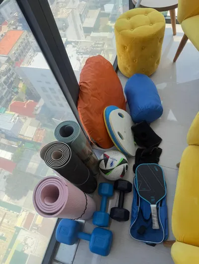 运动器材套装销售 - 哑铃、瑜伽垫、球、皮克球球拍、游泳板等