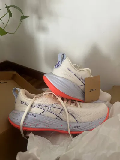 Оригинальные кроссовки ASICS размер 40 (26 см) – 2900 VND