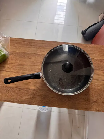 Thiết bị nhà bếp – Chảo, Ấm, Lò vi sóng