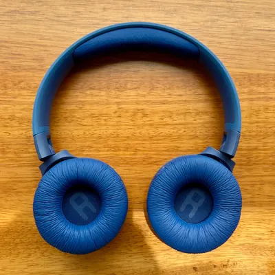Беспроводные наушники JBL Tune 560BT – 600–650 тысяч VND