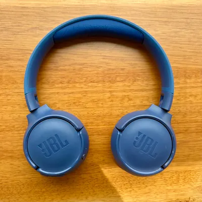 Беспроводные наушники JBL Tune 560BT – 600–650 тысяч VND
