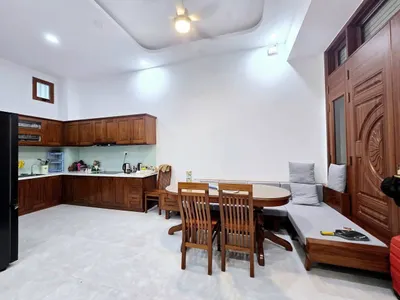 北岸芽庄出租5卧室房屋 - 距海滩约400米，配备齐全家具，每月2700万越南盾