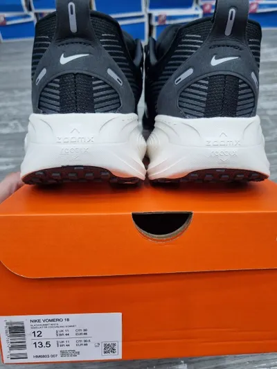 Giày Nike Vomero 18 Chạy Bộ – EUR 46, Hàng Mới Nguyên Hộp