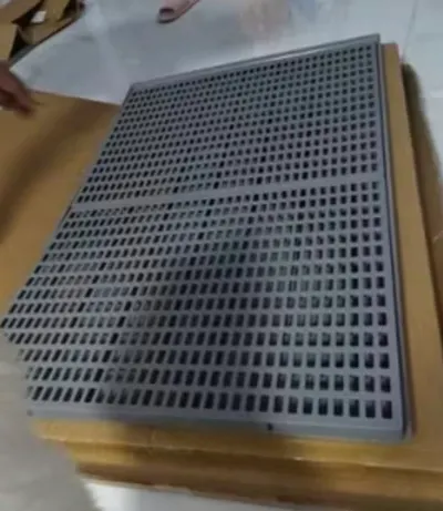 大号狗厕所托盘 XXL 带栅栏 – 105×68 厘米 – 灰色