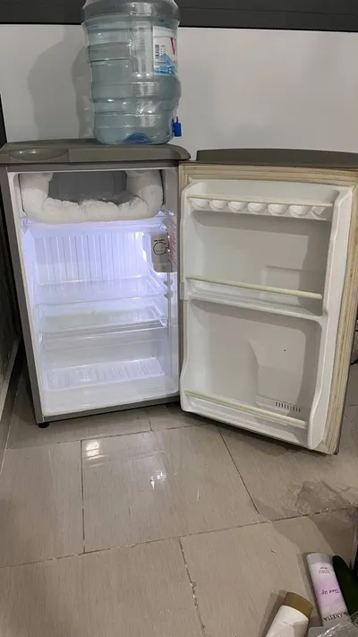 Refrigerator for Sale – 900K VND