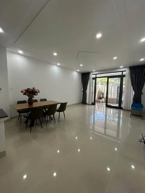 Cho thuê nhà 5 phòng ngủ ở phía nam Nha Trang, 30 triệu VND/tháng