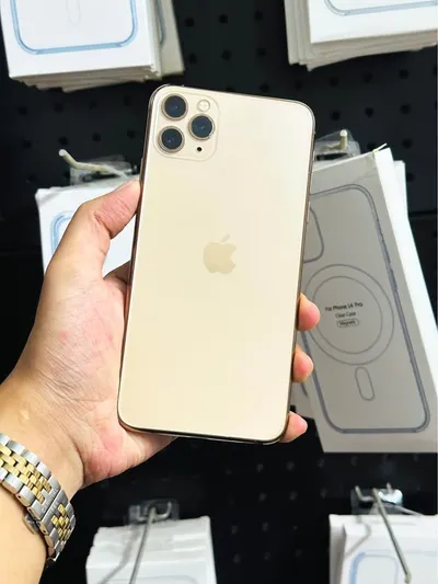 iPhone 11 Pro Max Gold 256GB, clearance price — 2/6
