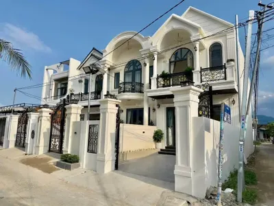 Nhà tân cổ điển bán trên đường Sáu Sào, Diên Điền, giá 2,69 tỷ VND — 2/10