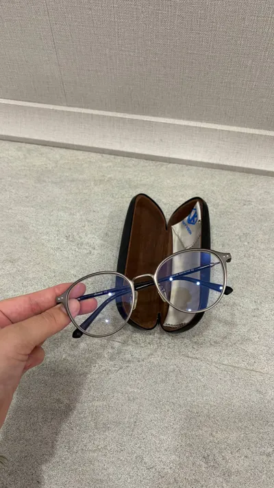 Bundle of secondhand items: brow pomade, blue-light glasses, watering can, slippers — 2/4