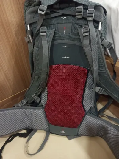 Moving sale: acoustic guitar and hiking backpack, Nha Trang — 3/4