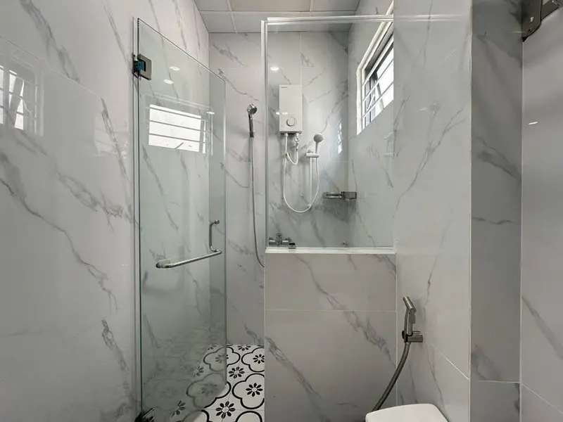 2-bedroom apartment with balcony for rent on Thích Quảng Đức, 17.5M VND/month — 9/10