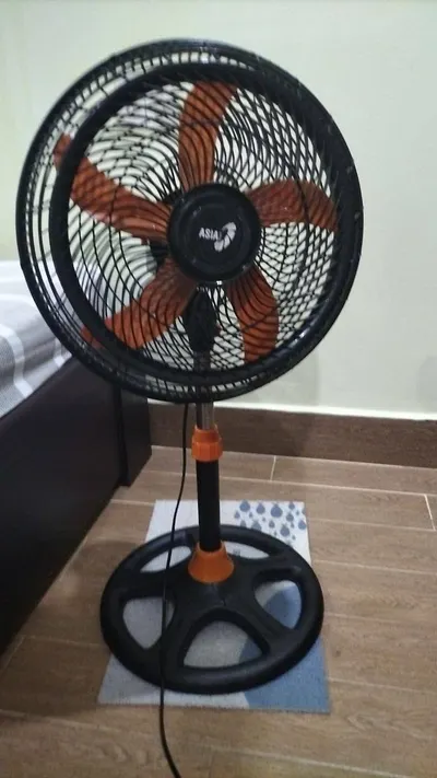 Household items sale in Nha Trang (relocation): suitcase, fan, pots, blender, meat grinder — 2/5