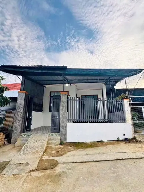 3-bedroom whole house for rent in Bầu Gáo resettlement area, Diên Khánh, 5.5M VND/month