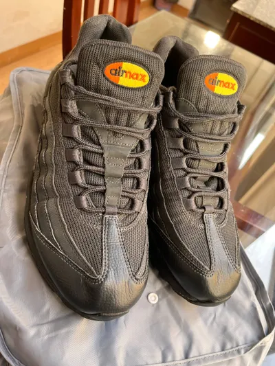 Used Tommy Hilfiger jacket, sweatshirt and Nike Air Max sneakers (3 items) — 5/5