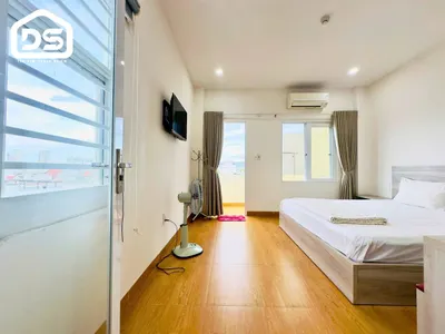 Bright 1-bedroom apartment with balcony on Buu Doa