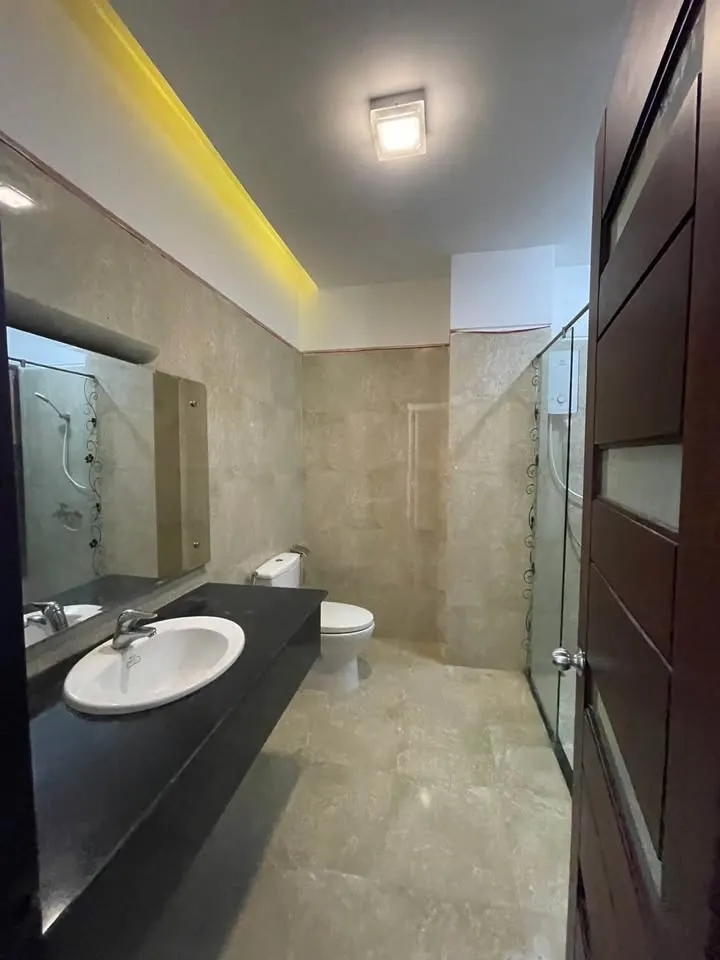 Cho thuê nhà 4 tầng trên đường Trần Khánh Dư, Nha Trang, 29 triệu VND/tháng — 8/10