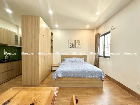 Fully furnished studio with balcony, city center, 8.2M VND/month
